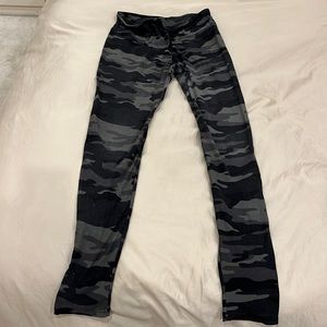Suzette camouflage leggings (gray, black, green). One size